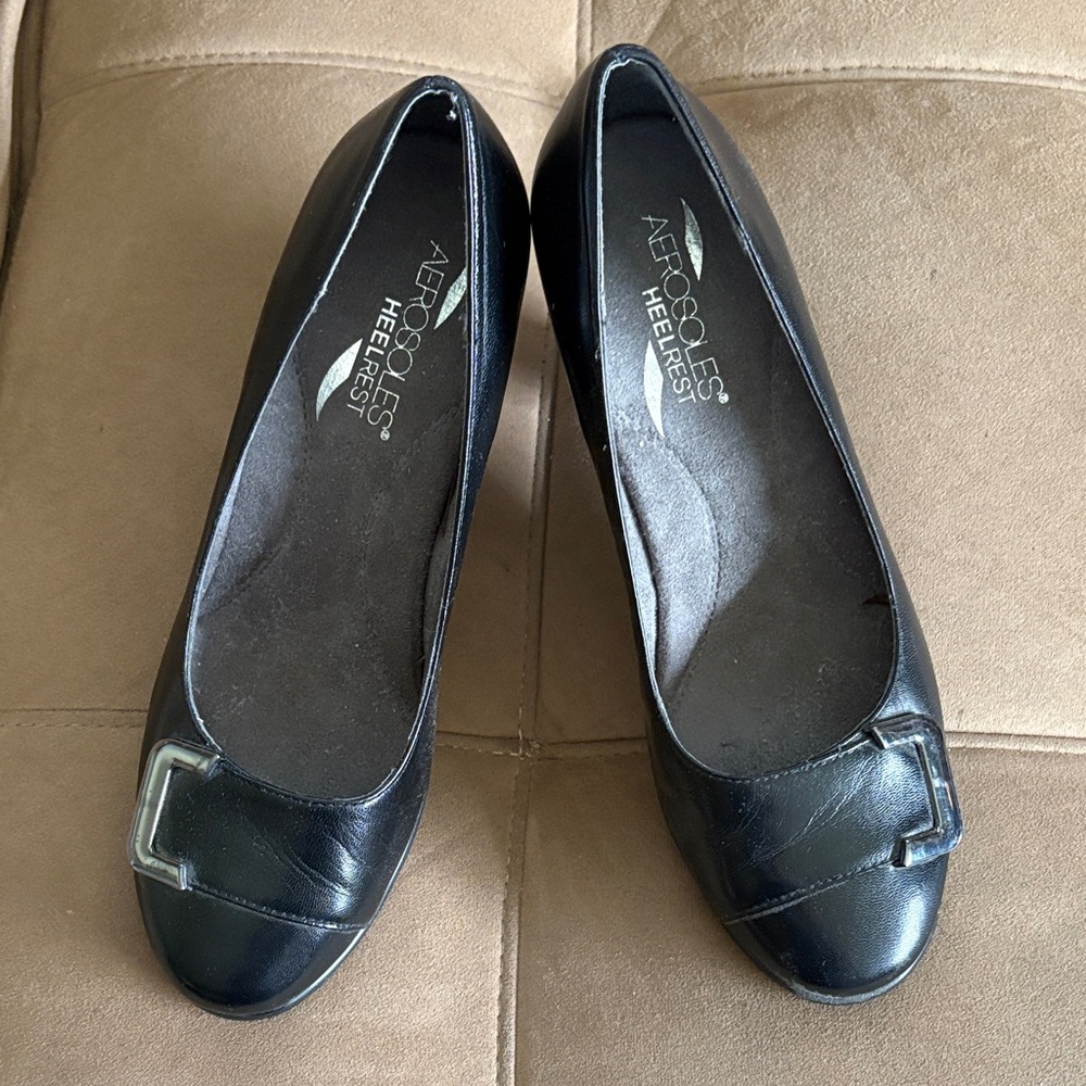 AEROSOLES Women's Black Buckle Heels